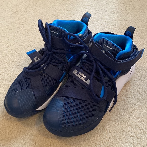 Lebron basketball shoes - Picture 3 of 5
